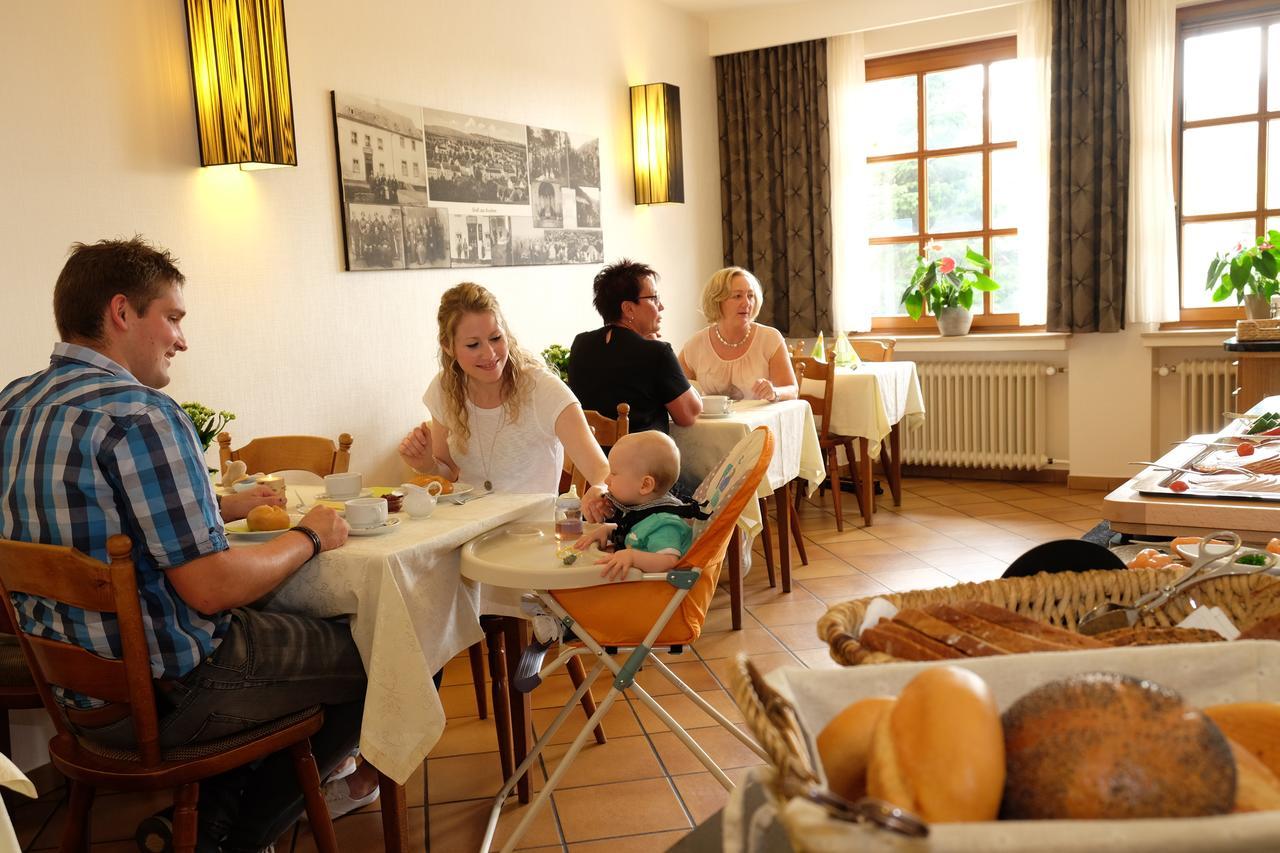Landgasthaus Hoffmann Kruchten Екстериор снимка